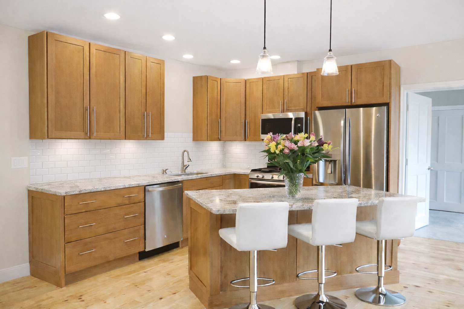 Modern kitchen with Shaker doors